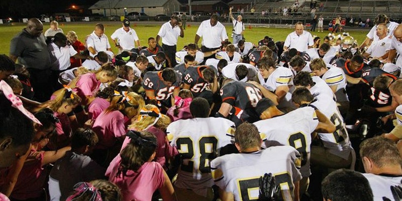 football-team-prayer-facebook_800w_tn